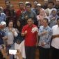 BERSAMA INSAN PERS : Plt Bupati Bekasi Asep Surya Atmaja bersama Kepala Diskominfosantik, Yan Yan Akhmad Kurnia menghadiri acara Buka Puasa Bersama Insan Pers yang mengusung tema “Bangun Sinergitas Wujudkan Komunikasi Publik yang Positif” di Gedung Graha Pariwisata, Desa Sertajaya, Cikarang Timur, Kamis (12/03/2026)