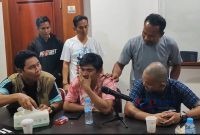 Wartawan menjadi korban pengeroyokan saat melakukan peliputan di kawasan gudang PT Putraprima Mineral Mandiri (PT PMM) di Desa Air Anyir, Kabupaten Bangka, Kepulauan Bangka Belitung.