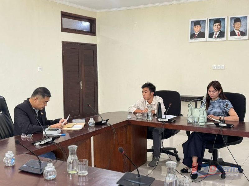 Tengah : Made Hiroki