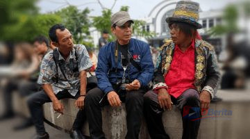 Dari Kiri : Rahmat Hidayat (Wakaperwil detikberita.co.id), Zaenal Langgar (Pimred jalurselebritinews.com, Pak Tarno (Pesulap)